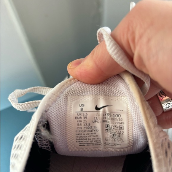 Nike Air Max 270 - Picture 2 of 5